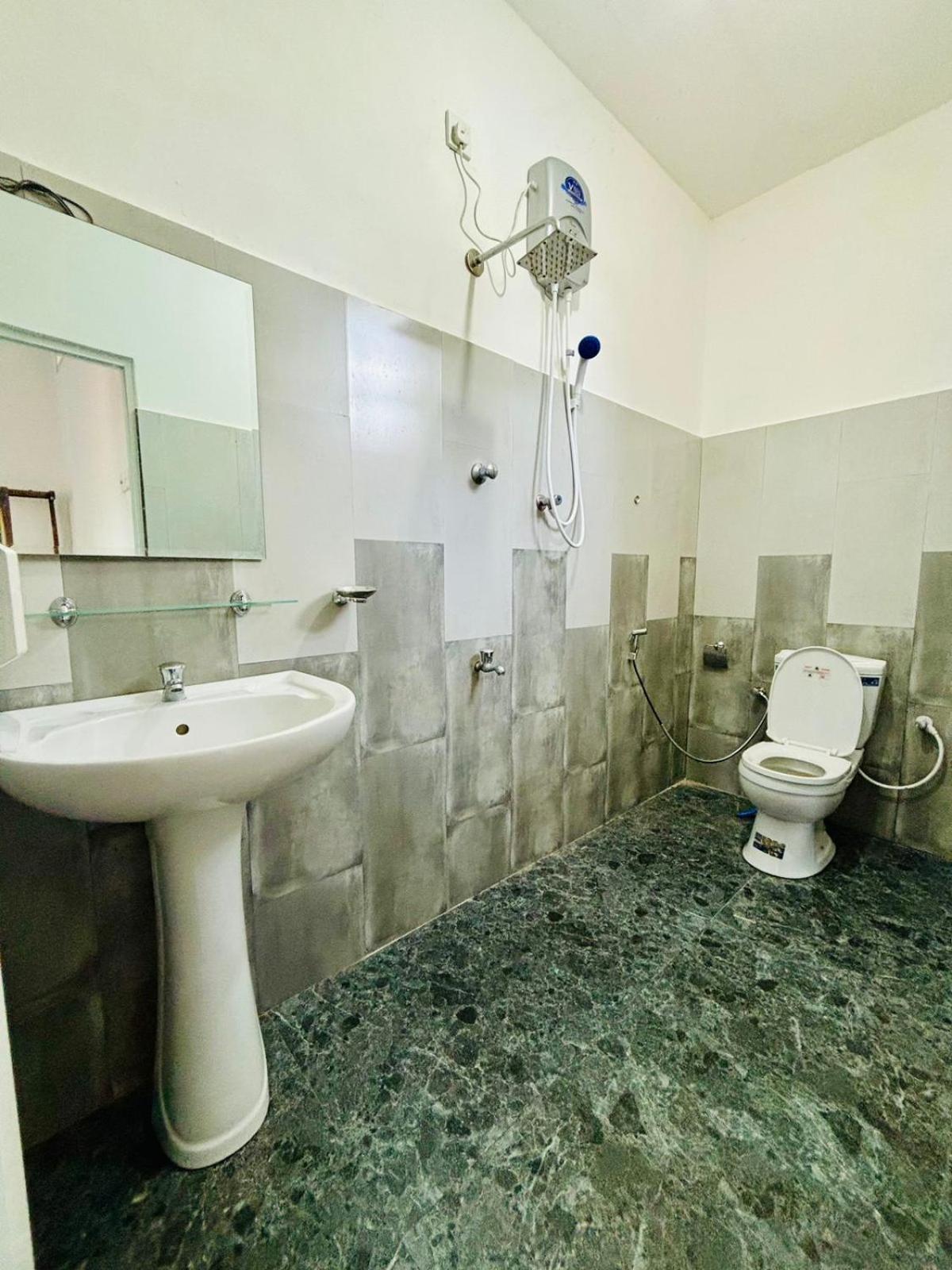 Sanithu Homestay And Villa Galle Exterior photo
