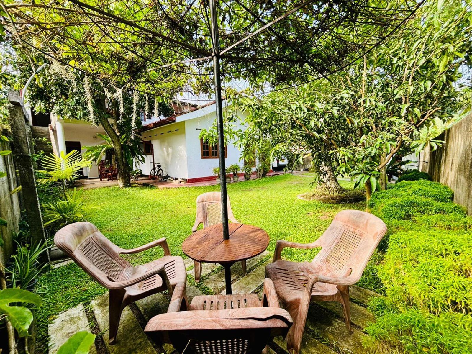 Sanithu Homestay And Villa Galle Exterior photo